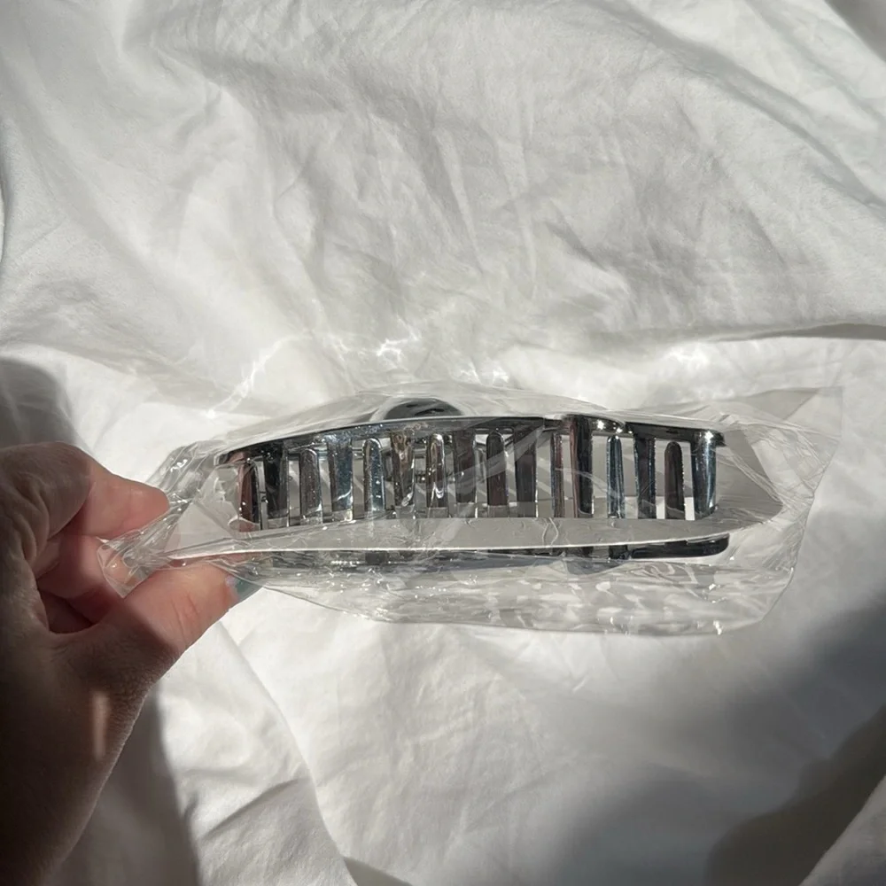 New in Bag, Plero Silver Heart-Shaped Shiny Hair Claw-Clip.
